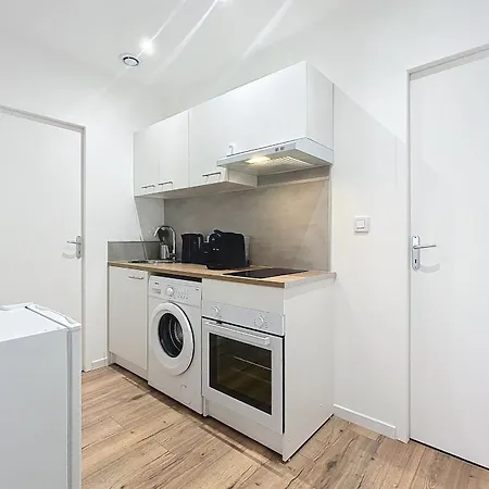 Bright 1-bedroom Апартаменты