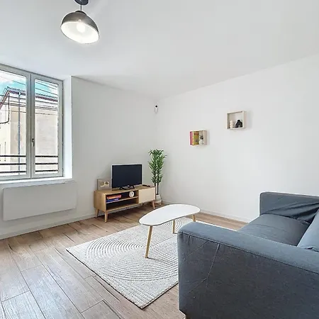 Апартаменты Bright 1-bedroom Cuxac-d'Aude